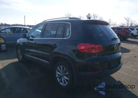 2017 Volkswagen Tiguan 2.0T Wolfsburg Edition z USA, uszkodzony, nr VIN WVGSV7AX5HK027754